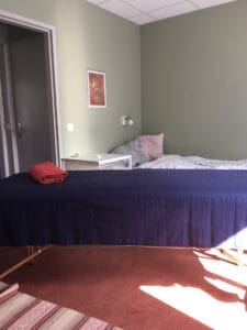 Phenix ger volontär behandling på härberget i Visby